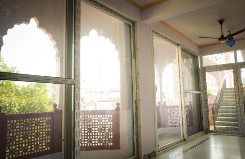 Sindhi Camp Hotel | Hotel Karni Niwas