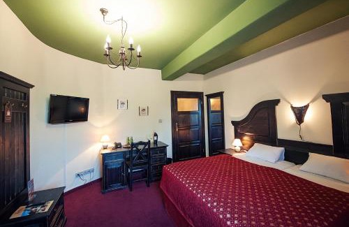 Rzezawa Hotel | Hotel Kasztel