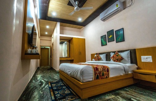 Chittorgarh Hotel | Hotel Kirti Plaza