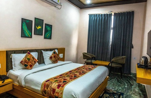 Chittorgarh Hotel | Hotel Kirti Plaza