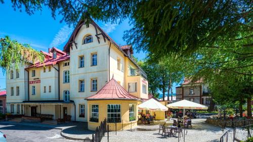 Swieradow-Zdroj Hotel | Hotel Kryształ