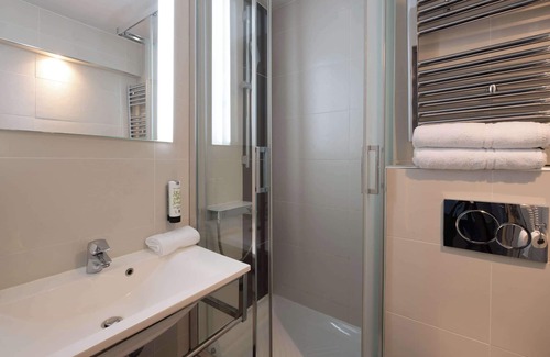 Bron Hotel | Hotel Kyriad Lyon Est - Bron Eurexpo Le Cottage