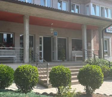Arriondas Hotel | Hotel La Guindal