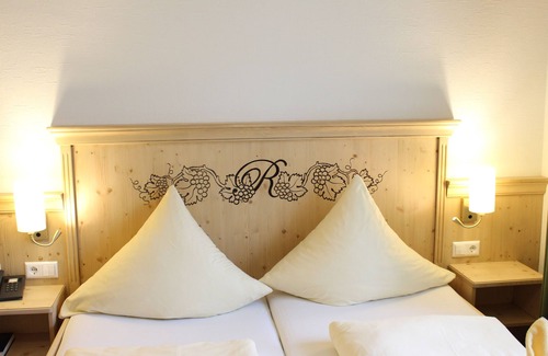 Teningen Hotel | Hotel - Landgasthof Rebstock