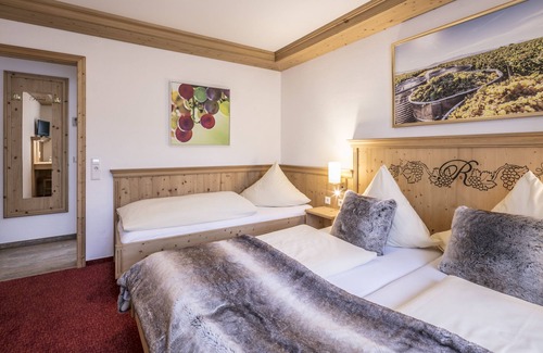 Teningen Hotel | Hotel - Landgasthof Rebstock