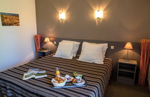 Lavilledieu Hotel | Hotel Les Persedes Sud Ardeche