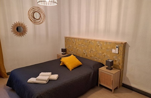 Aramon Hotel | hotel les platanes