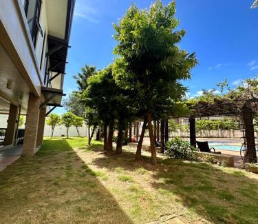 Mabolo Apartment | Hotel Living,The Persimmon double beds 4pax (904)