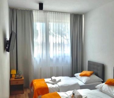 Dzierzoniow Hotel | Hotel Miodowy