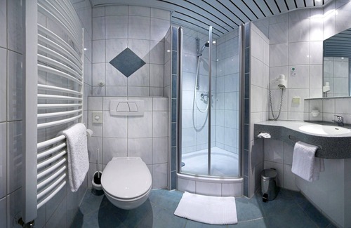 Buettelborn Hotel | Hotel Monika