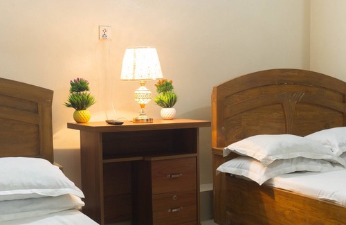 Dhaka Hotel | Hotel Muna International Residential - Family Room - AC