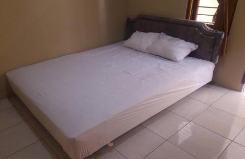 Tetebatu Hotel | Hotel O Kost Reski 1 Near Pasar Rakyat Limbung