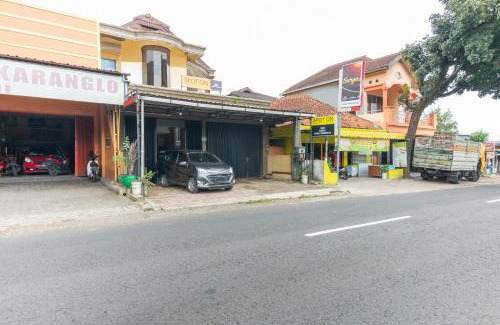 Lawang Hotel | Hotel O Safira Family Residence Syariah