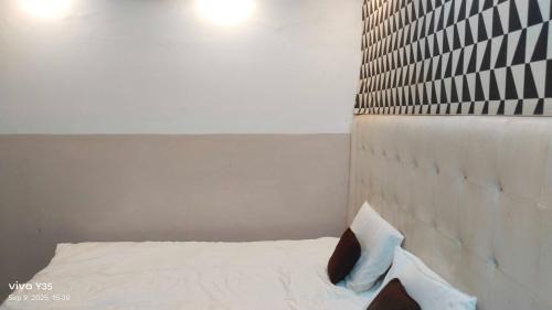 Firozabad Hotel | Hotel O Yaariyan