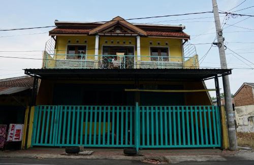 Bondowoso Hotel | Hotel O Yoko Kost Syariah
