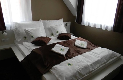 Nyirbator Hotel | Hotel Palm