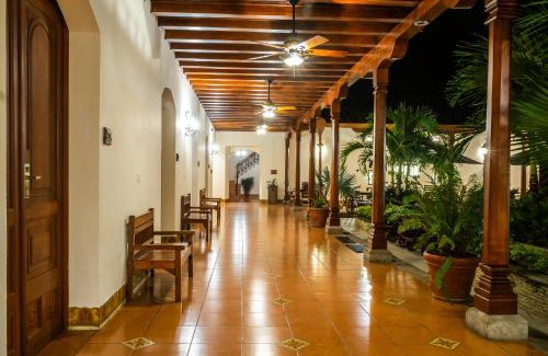 Granada Hotel | Hotel Plaza Colon - Granada Nicaragua