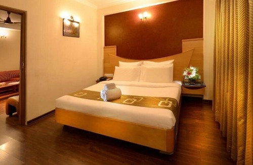 Gopalapuram Hotel | HOTEL PLAZA INN