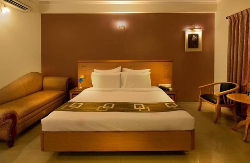 Gopalapuram Hotel | HOTEL PLAZA INN