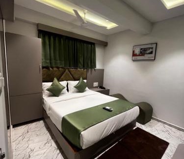 Navrangpura Hotel | Hotel Privilon