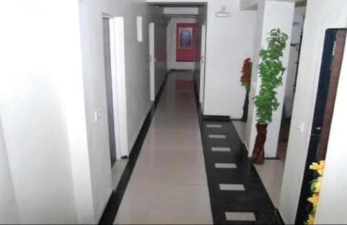 Paldi Hotel | Hotel Radiant, Ahmedabad