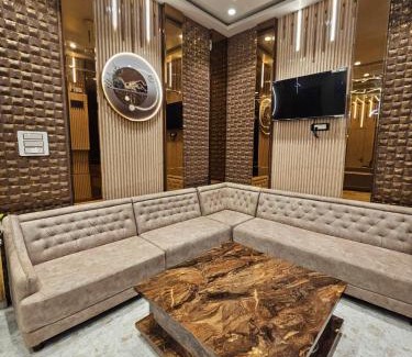 Sultanpur Hotel | Hotel Ram Lakhan Paradise