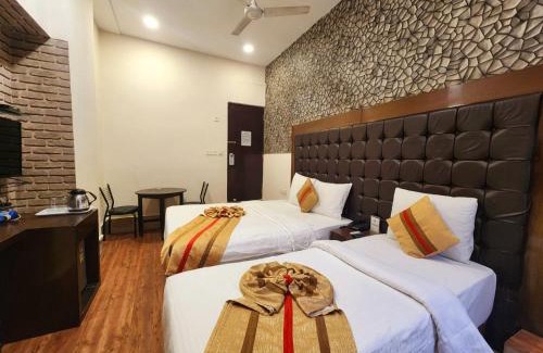 Dharmatala Hotel | Hotel Raunak
