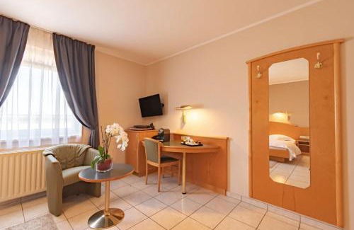 Roeser Hotel | Hotel Re'ser Stuff