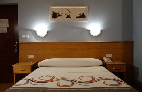 Santa Maria del Paramo Hotel | Hotel Reyes de León