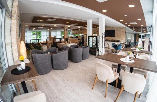 Nitra Hotel | Hotel River