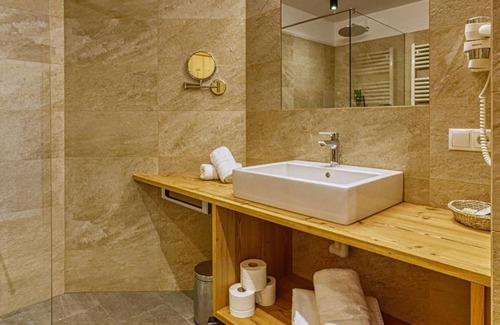 Villabassa Hotel | Hotel Rose