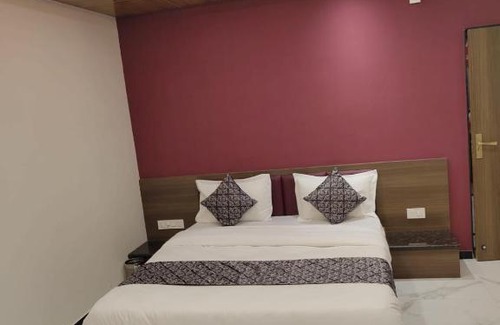 Kamrej Hotel | HOTEL ROYAL PLAZA