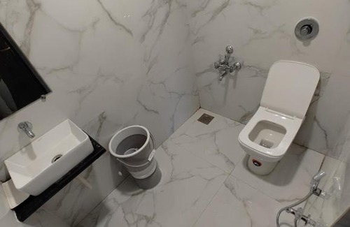 Kamrej Hotel | HOTEL ROYAL PLAZA