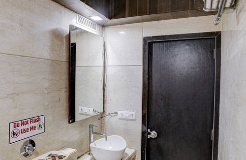 Nilje Gaon Hotel | Hotel RR Suites - Near LODHA Xperia Mall
