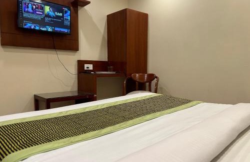 Old Delhi House | Hotel Sapphire Dlx 50 Meter From New Delhi Railway Station