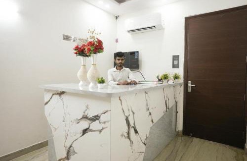 Jangpura Hotel | Hotel Sarthi Guest House In Jangpura Bhogal Near Nizamuddin Railway Station