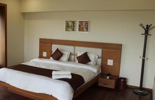 Himatnagar Resort | Hotel Sarvoday & Restaurant