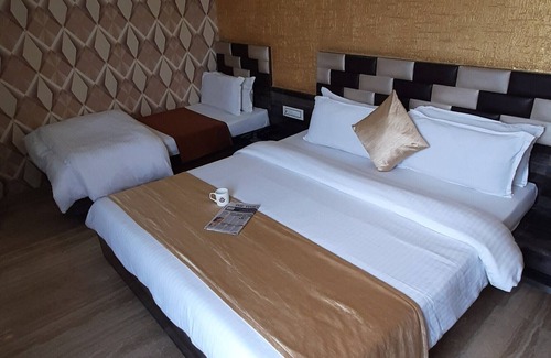 Navsari Hotel | Hotel Shahi Darbar