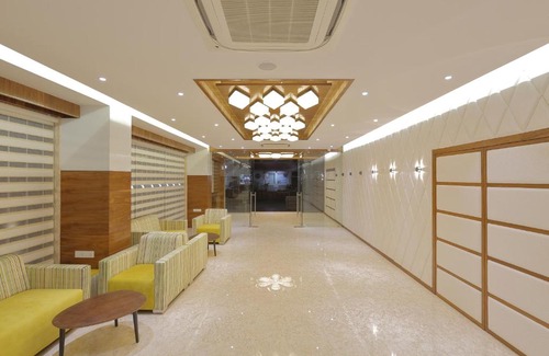 Navrangpura Hotel | Hotel Silver Heights