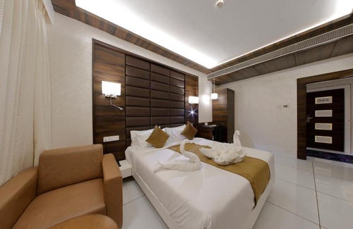 Navrangpura Hotel | Hotel Silver Heights