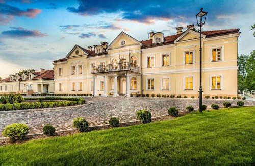 Sobienie Jeziory Resort | Hotel Sobienie Królewskie