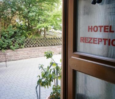 Etzenrot Hostel | Hotel Strauss