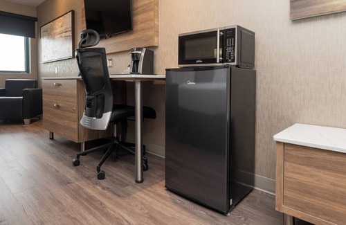 Les Rivieres Hotel | Hotel & Suites Le Dauphin Quebec