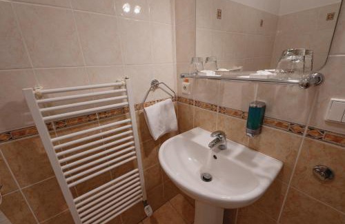 Javornik Hotel | Hotel Taverna