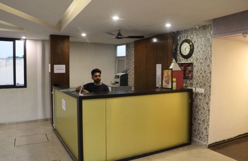 Kishangarh Apartment | Hotel The Black Gold - Deluxe Roomn