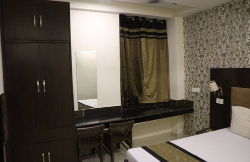 Kishangarh Apartment | Hotel The Black Gold - Deluxe Roomn