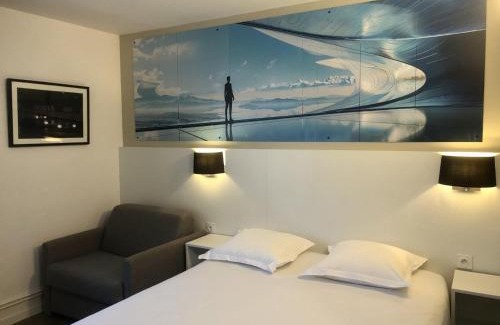 Bernay Hotel | Hotel The Originals Bernay Acropole