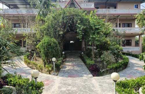 Sauraha Hotel | Hotel Tree Tops