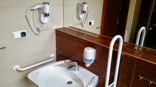 Przemysl Hotel | Hotel Trojka
