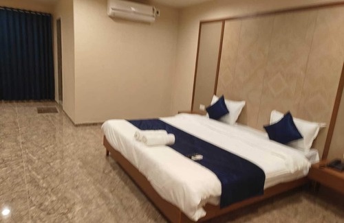Modasa Hotel | Hotel Vantara Residency